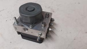 Używane Pompa ABS Dacia Sandero II 1.5 dCi 90 Cena € 150,00 Procedura marży oferowane przez Autodemontage van de Laar