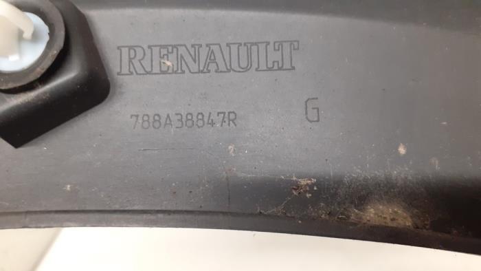 Spatbordverbreder van een Renault Captur (2R) 0.9 Energy TCE 12V 2013