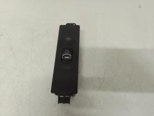 Gebruikte Raam schakelaar elektrisch Mercedes Sprinter 3,5t (906.73) 310 CDI 16V Prijs € 35,00 Margeregeling aangeboden door Autodemontage van de Laar