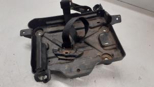 Używane Pojemnik na akumulator Peugeot Bipper (AA) 1.4 HDi Cena € 25,00 Procedura marży oferowane przez Autodemontage van de Laar