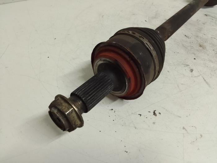 Os napedowa lewy tyl z Mercedes-Benz Vito (639.6) 2.2 115 CDI 16V 2005