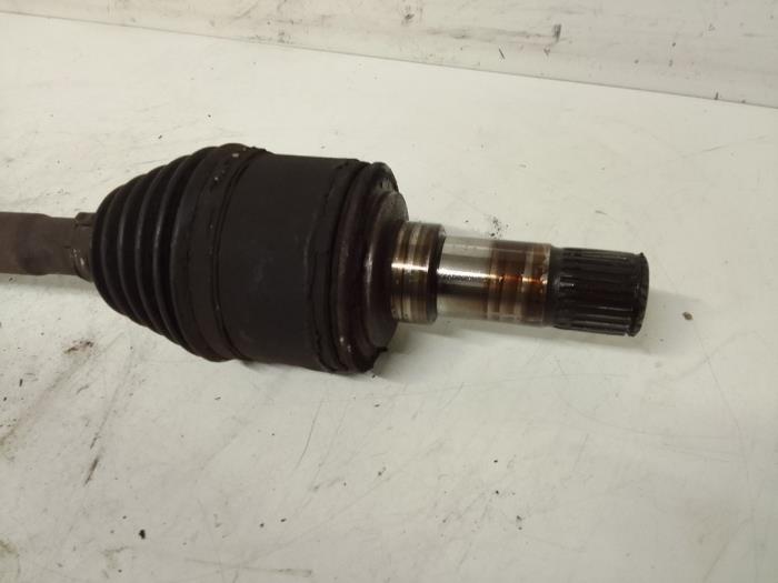 Os napedowa lewy tyl z Mercedes-Benz Vito (639.6) 2.2 115 CDI 16V 2005