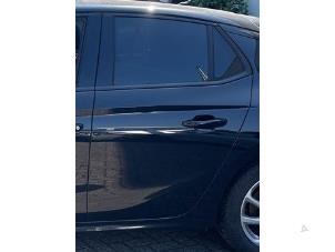 Begagnade Bakdörr, 4-dörrars, vänster Opel Corsa F (UB/UH/UP) 1.2 Turbo 12V 100 Pris € 600,00 Marginaltabell erbjuds av Autodemontage van de Laar