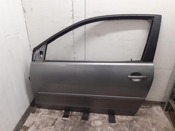 Deur 2Deurs links van een Volkswagen Polo IV (9N1/2/3) 1.4 16V 75 2005