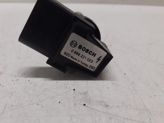 Tändspole från en Volkswagen Polo IV (9N1/2/3) 1.4 16V 75 2005