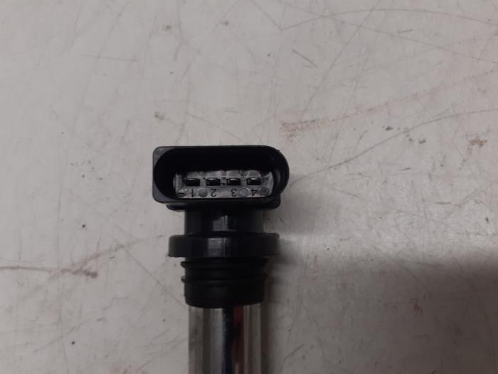 Bobine van een Volkswagen Polo IV (9N1/2/3) 1.4 16V 75 2005