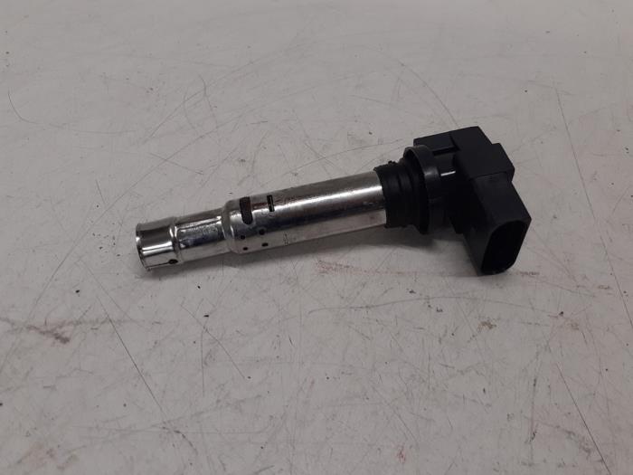 Bobine van een Volkswagen Polo IV (9N1/2/3) 1.4 16V 75 2005