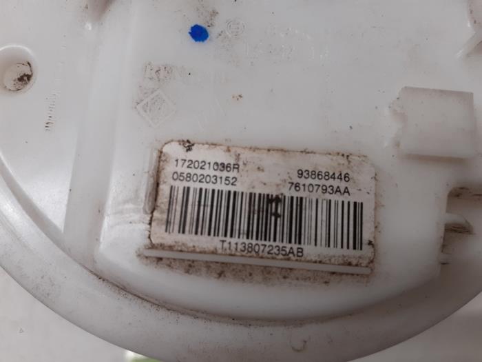 Elektrisk bränslepump från en Opel Vivaro Combi 1.6 CDTi BiTurbo 2019