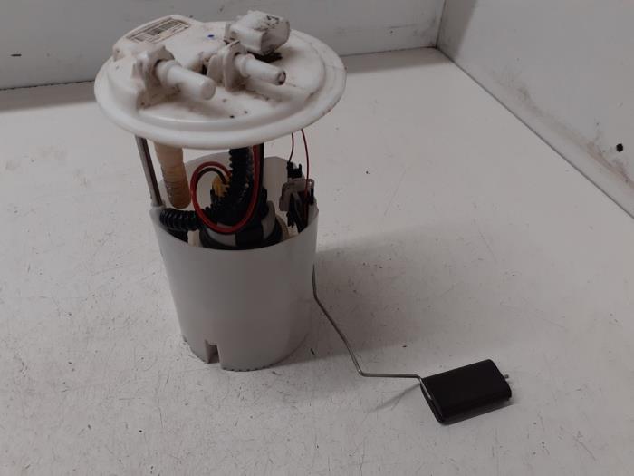 Elektrisk bränslepump från en Opel Vivaro Combi 1.6 CDTi BiTurbo 2019