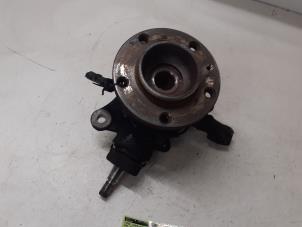 Gebruikte Fusee links-voor Opel Movano 2.3 CDTi Biturbo 16V FWD Prijs € 175,45 Inclusief btw aangeboden door Autodemontage van de Laar