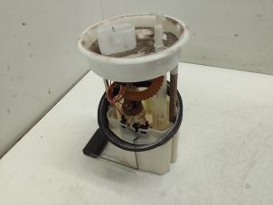 Begagnade Bensinpump Volkswagen Fox (5Z) 1.4 16V Pris € 50,00 Marginaltabell erbjuds av Autodemontage van de Laar