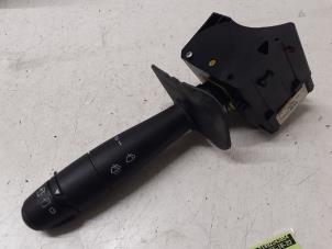 Gebruikte Ruitenwis Schakelaar Renault Kangoo (KC) 1.6 16V Prijs € 25,00 Margeregeling aangeboden door Autodemontage van de Laar