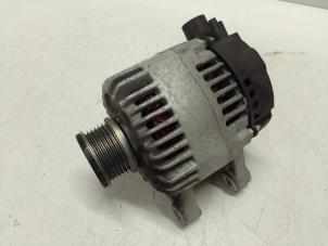 Gebruikte Dynamo Peugeot 2008 (CU) 1.2 Vti 12V PureTech 82 Prijs € 125,00 Margeregeling aangeboden door Autodemontage van de Laar