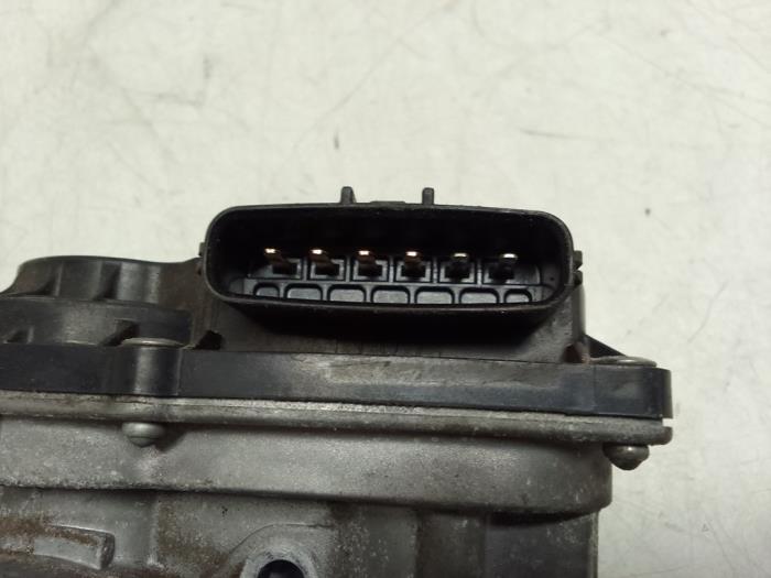 Gasklephuis van een Volvo V50 (MW) 2.4 20V 2005