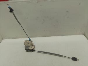 Używane Mechanizm blokady drzwi prawych tylnych wersja 4-drzwiowa Audi A3 Sportback (8VA/8VF) 2.0 TDI 16V Quattro Cena € 50,00 Procedura marży oferowane przez Autodemontage van de Laar