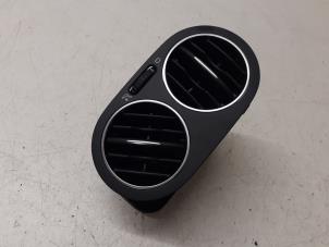 Begagnade Luftmunstycke, instrumentbräda Volkswagen Golf Plus (5M1/1KP) 1.4 16V Pris € 25,00 Marginaltabell erbjuds av Autodemontage van de Laar