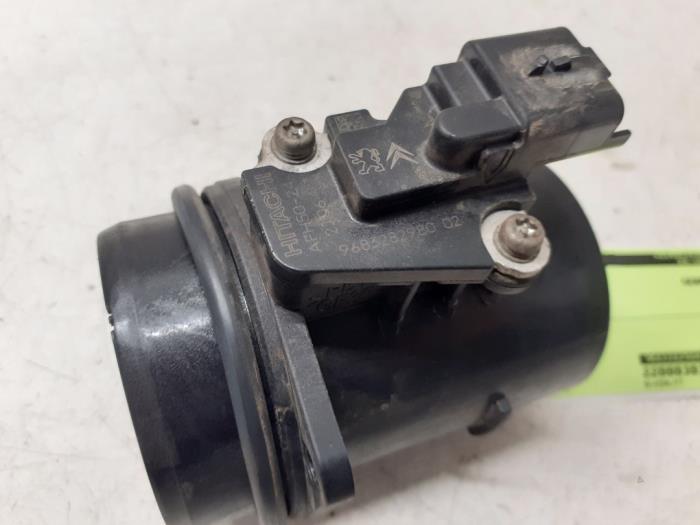 Luftmassemätare från en Peugeot Partner (GC/GF/GG/GJ/GK) 1.6 HDI 90 2012