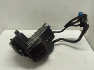 Begagnade AdBlue-tank Volkswagen Polo VI (AW1) 1.6 TDI 16V 95 Pris € 350,00 Marginaltabell erbjuds av Autodemontage van de Laar