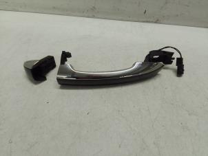 Gebruikte Portiergreep 4Deurs rechts-achter Renault Scénic IV (RFAJ) 1.3 TCE 140 16V Prijs € 75,00 Margeregeling aangeboden door Autodemontage van de Laar