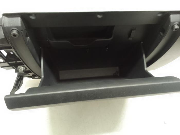 Handskfack från en Volkswagen Up! (121) 1.0 TSI 12V 2017