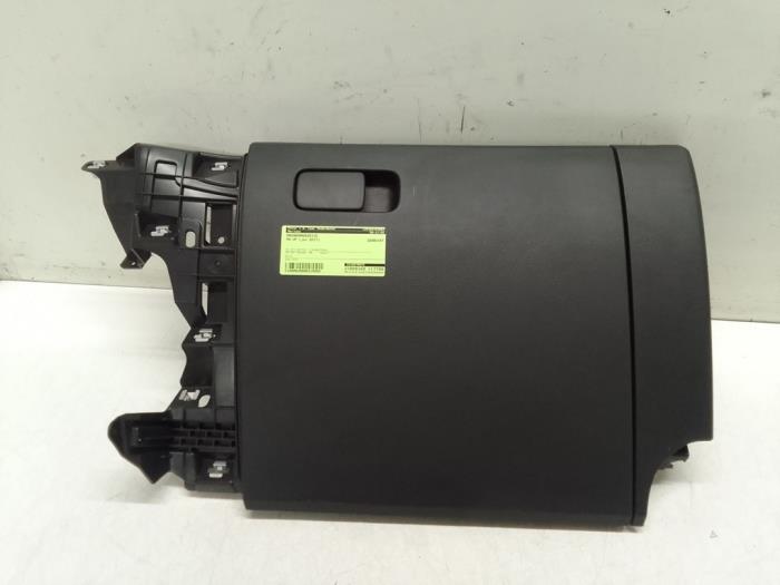 Handskfack från en Volkswagen Up! (121) 1.0 TSI 12V 2017