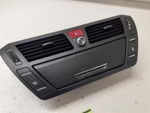 Gebruikte Luchtrooster Dashboard Citroen C4 Picasso (UD/UE/UF) 1.6 16V VTi 120 Prijs € 65,00 Margeregeling aangeboden door Autodemontage van de Laar