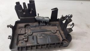 Gebruikte Accubak Opel Corsa D 1.4 16V Twinport Prijs op aanvraag aangeboden door Autodemontage van de Laar