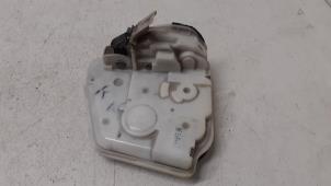 Gebruikte Deurslot Mechaniek 4Deurs rechts-voor Mazda CX-5 II (KF) 2.0 SkyActiv-G 165 16V 2WD Prijs € 50,00 Margeregeling aangeboden door Autodemontage van de Laar