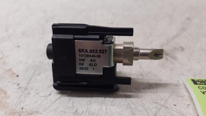 Tändningslås från en Volkswagen Polo VI (AW1) 1.0 TSI 12V 2021