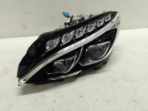 Begagnade Strålkastare, vänster Mercedes C Estate (S205) C-300 2.0 Turbo 16V Pris € 300,00 Marginaltabell erbjuds av Autodemontage van de Laar