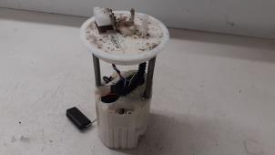 Begagnade Bensinpump Chevrolet Spark (M300) 1.0 16V Bifuel Pris € 50,00 Marginaltabell erbjuds av Autodemontage van de Laar