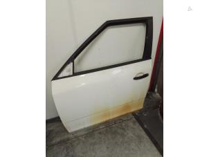 Gebruikte Portier 4Deurs links-voor Skoda Fabia II Combi 1.2 TSI Prijs € 100,00 Margeregeling aangeboden door Autodemontage van de Laar