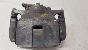 Gebruikte Remklauw (Tang) rechts-voor Renault Grand Scénic IV (RFAR) 1.3 TCE 160 16V Prijs € 50,00 Margeregeling aangeboden door Autodemontage van de Laar