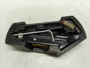 Begagnade Domkraftsset Citroen C1 1.0 12V Pris € 30,00 Marginaltabell erbjuds av Autodemontage van de Laar