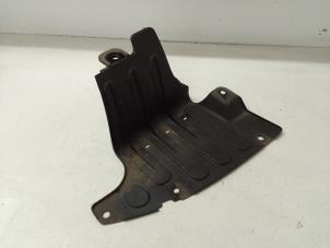 Gebruikte Beschermplaat bodem Kia Rio IV (YB) 1.0i T-GDi 100 MHEV Prijs € 35,00 Margeregeling aangeboden door Autodemontage van de Laar