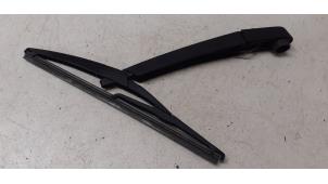 Gebruikte Ruitenwisserarm achter Peugeot 5008 I (0A/0E) 1.6 HDiF 16V Prijs € 25,00 Margeregeling aangeboden door Autodemontage van de Laar