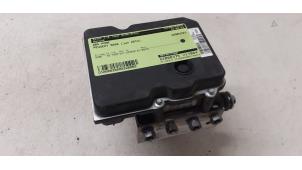 Begagnade ABS-pump Peugeot 5008 I (0A/0E) 1.6 HDiF 16V Pris € 150,00 Marginaltabell erbjuds av Autodemontage van de Laar