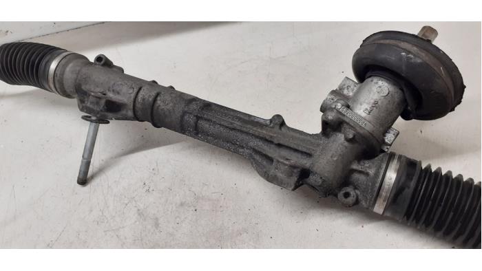 Servostyrningsbox från en Peugeot 5008 I (0A/0E) 1.6 HDiF 16V 2013