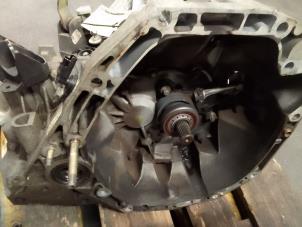 Begagnade Växellåda Renault Clio III (BR/CR) 1.4 16V Pris € 450,00 Marginaltabell erbjuds av Autodemontage van de Laar