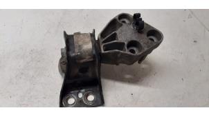 Begagnade Motorfäste Renault Modus/Grand Modus (JP) 1.2 16V TCE 100 Pris på förfrågan erbjuds av Autodemontage van de Laar