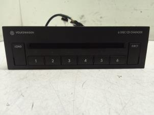 Używane Zmieniarka CD Volkswagen Passat (3C2) 1.8 TSI 16V Cena € 125,00 Procedura marży oferowane przez Autodemontage van de Laar