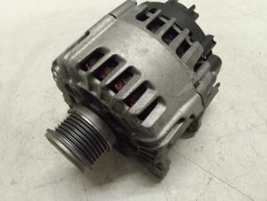 Gebruikte Dynamo Volkswagen Touran (5T1) 2.0 TDI 150 Prijs € 150,00 Margeregeling aangeboden door Autodemontage van de Laar