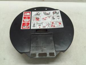 Begagnade Domkraftsset Renault Clio III (BR/CR) 1.2 16V 75 Pris € 50,00 Marginaltabell erbjuds av Autodemontage van de Laar