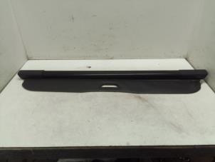 Begagnade Skydd, bagageutrymme Mercedes A (W169) 1.5 A-150 5-Drs. Pris € 90,00 Marginaltabell erbjuds av Autodemontage van de Laar