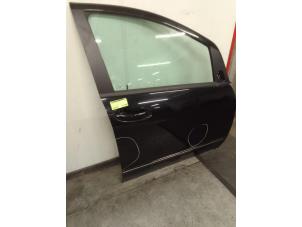 Begagnade Framdörr, 4-dörrars, höger Mercedes A (W169) 1.5 A-150 5-Drs. Pris € 150,00 Marginaltabell erbjuds av Autodemontage van de Laar