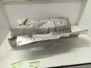 Gebruikte Hitteschild uitlaat Audi A4 Avant (B9) 1.4 TFSI 16V Prijs op aanvraag aangeboden door Autodemontage van de Laar