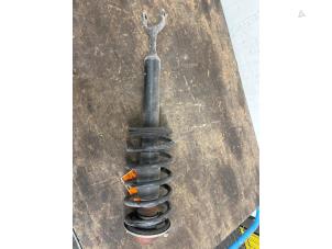 Gebruikte Mac Phersonpoot rechts-voor Volkswagen Passat Variant (3B6) 1.9 TDI 100 Prijs € 40,00 Margeregeling aangeboden door Autodemontage van de Laar