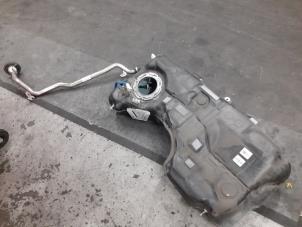 Begagnade Tank Mercedes CLA AMG (117.3) 2.0 CLA-45 AMG Turbo 16V Pris € 200,00 Marginaltabell erbjuds av Autodemontage van de Laar