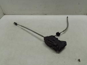 Begagnade Dörrlåsmekanism, 4-dörrars, vänster bak Audi A1 Sportback (GBA) 1.0 25 TFSI 12V Pris € 50,00 Marginaltabell erbjuds av Autodemontage van de Laar