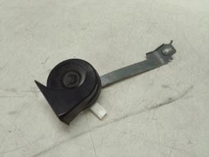 Gebruikte Claxon Opel Corsa F (UB/UH/UP) 1.2 Turbo 12V 100 Prijs € 20,00 Margeregeling aangeboden door Autodemontage van de Laar